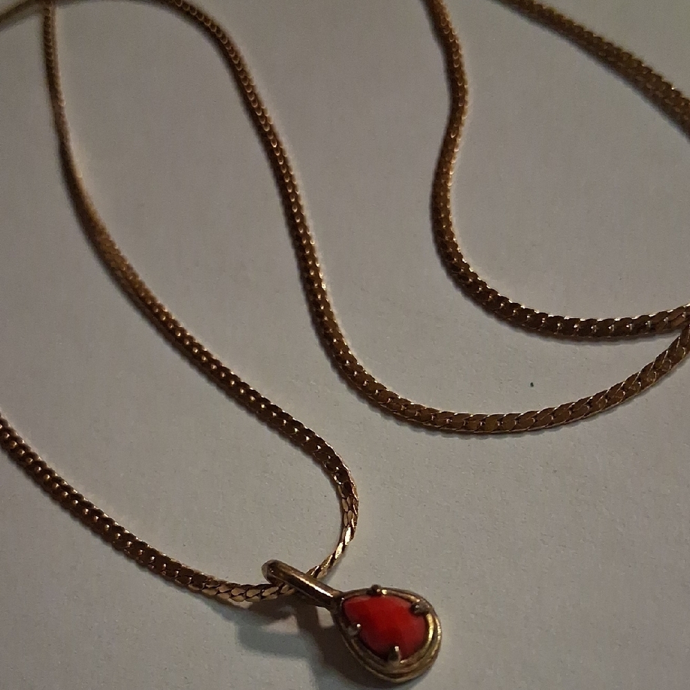 Chic Gold Necklace with Red Accent